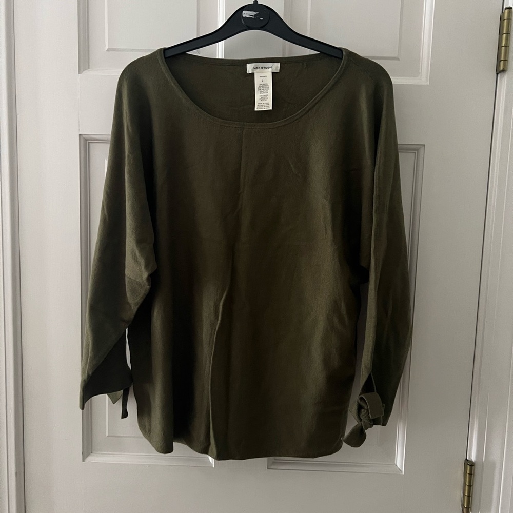 Ladies pullover sweater